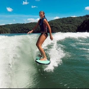 Meet your Posher, Avery